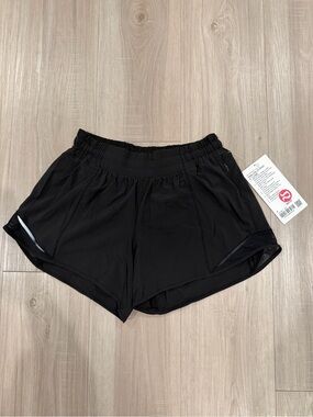 NWT Lululemon Hotty Hot Low Rise 2.5”